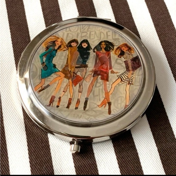 henri bendel Accessories - Henri Bendel Izak Girls Compact Mirror